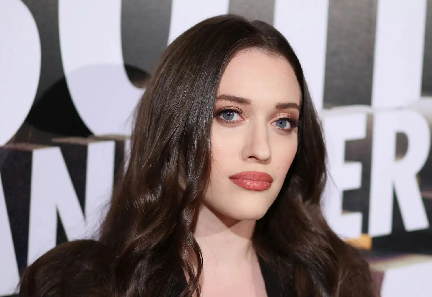 凱特戴琳斯 (Kat Dennings) 回憶起“殘酷”的選角導演說她 12 歲時“不夠漂亮”而且“胖”