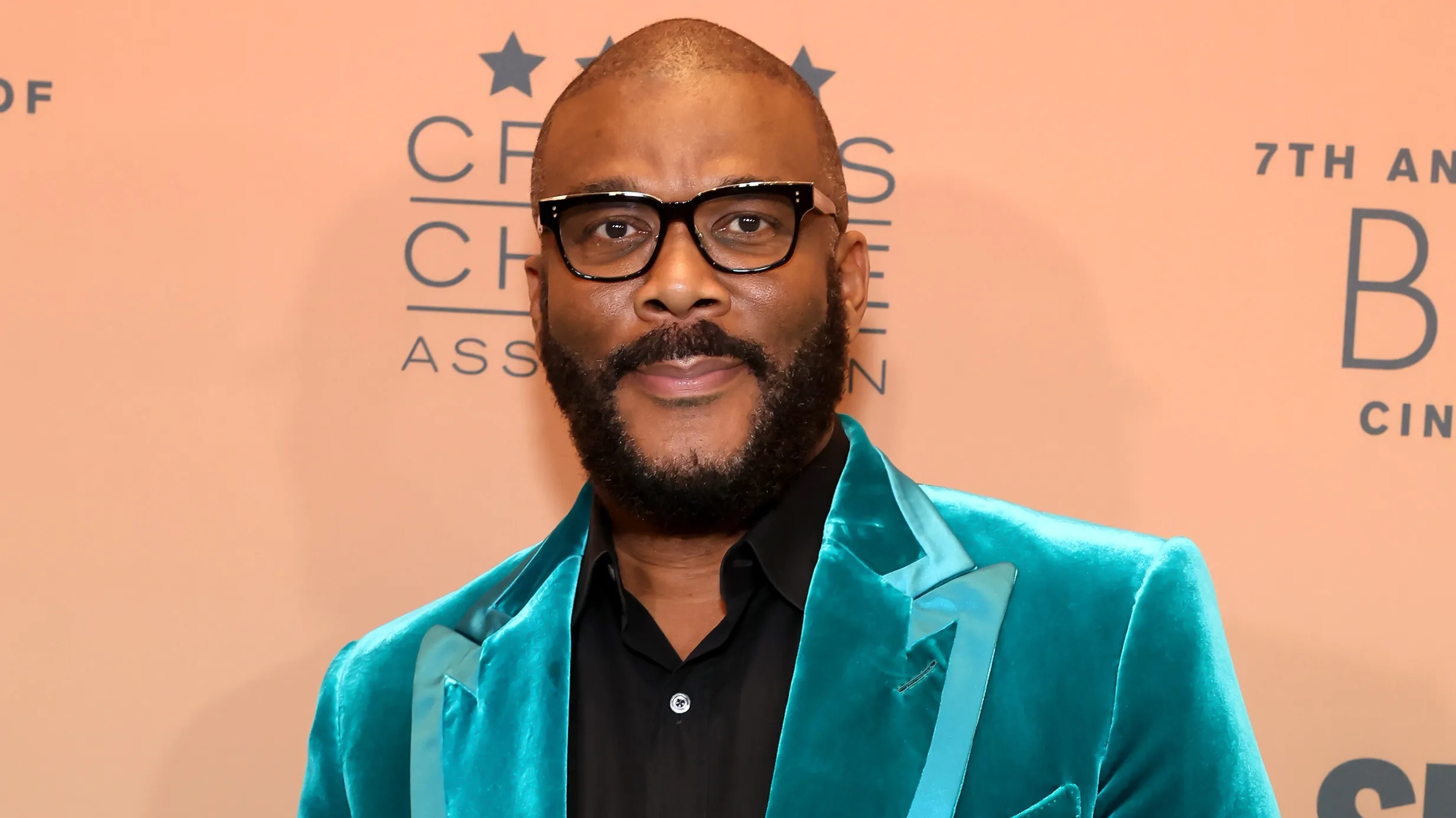 泰勒·佩里 (Tyler Perry) 譴責保險公司在洛杉磯野火期間“令人震驚”地取消保險：“純粹是貪婪”