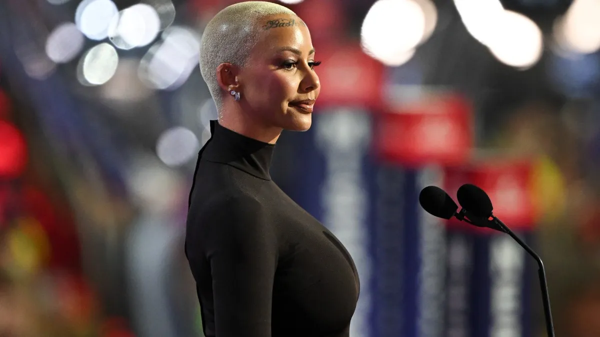 Amber Rose 稱 MAGA 為“全愛”，MAGA 對她發動厭女的攻擊