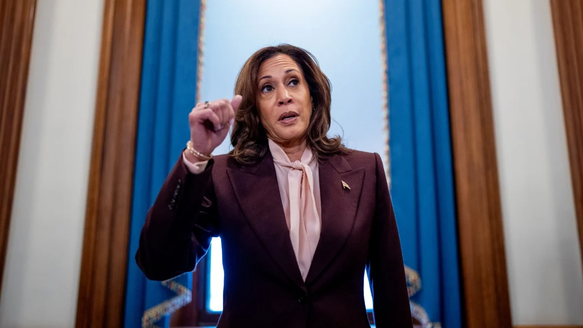 「我們的民主可能很脆弱」：卡瑪拉哈里斯 (Kamala Harris) 抨擊 MAGA 否認 2020 年選舉