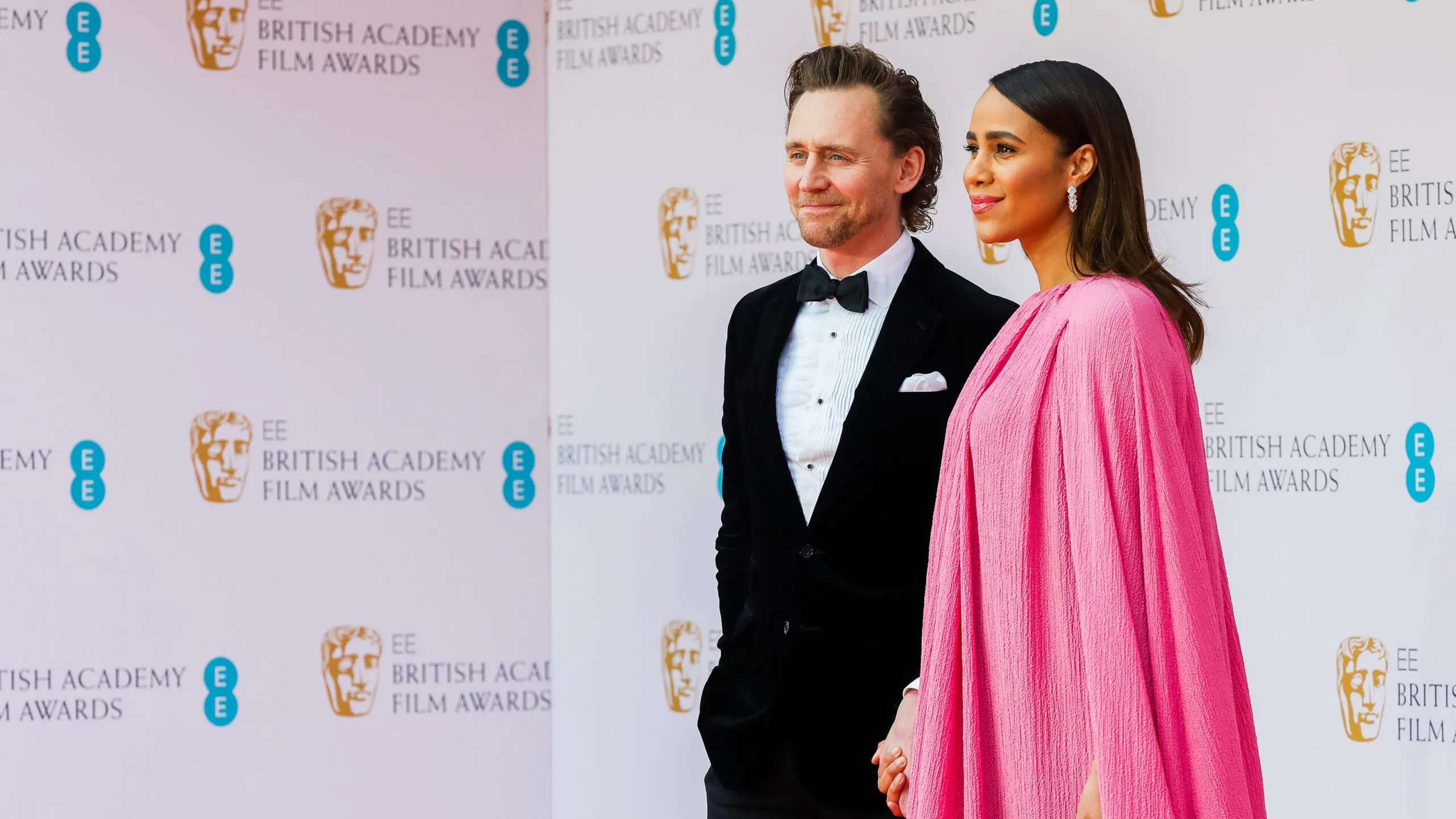 推特對湯姆希德斯頓 (Tom Hiddleston) 與扎威阿什頓 (Zawe Ashton) 的明顯訂婚感到震驚