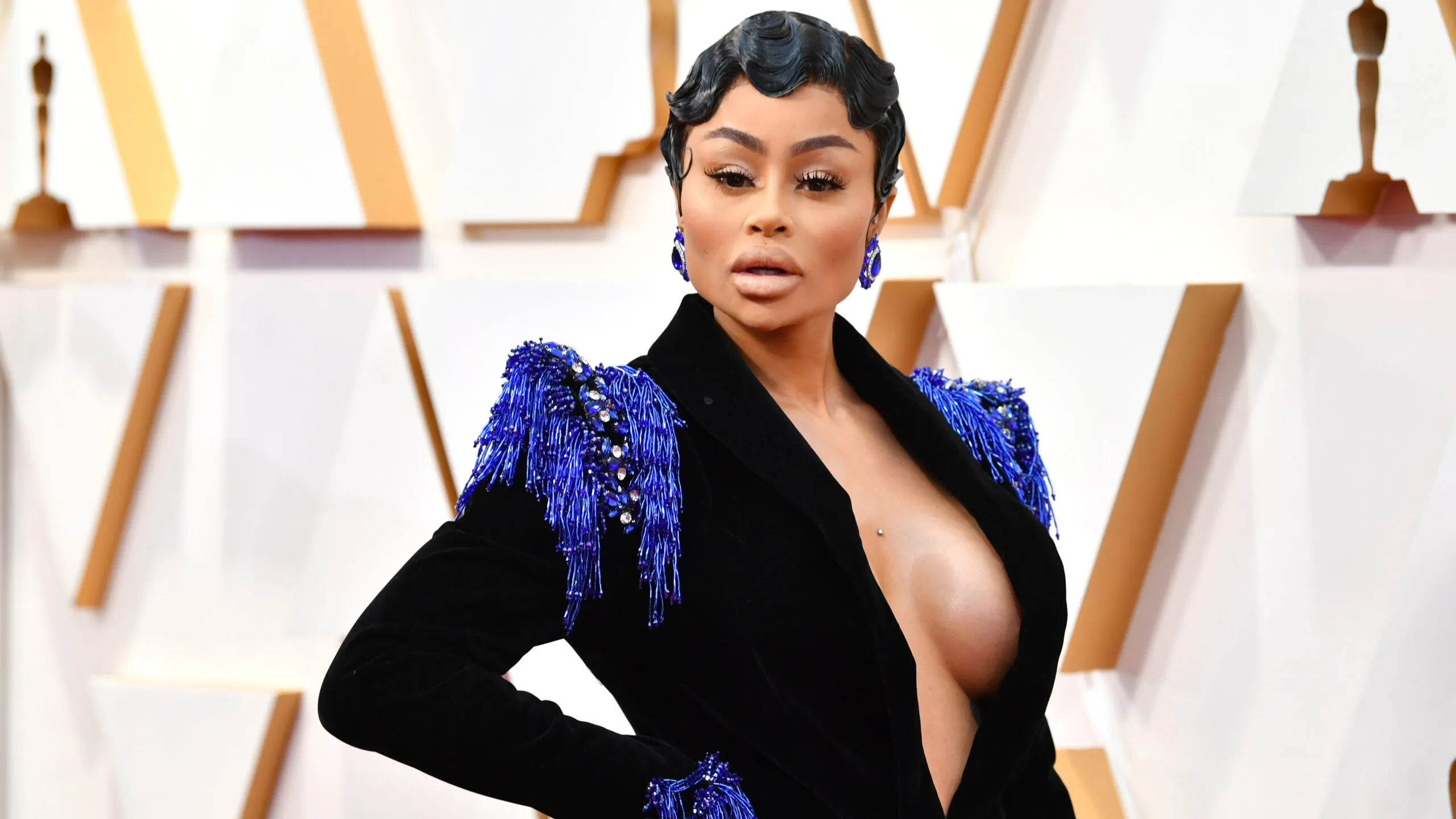 布萊克奇納 (Blac Chyna) 為何起訴卡戴珊家族？ 1億美元的訴訟，解釋