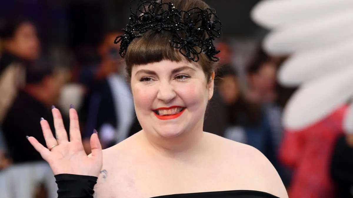 LGTBQ 社群被迫提醒莉娜鄧納姆 (Lena Dunham)，在發布了令人尷尬的紐約驕傲推文後，並非所有事情都與她有關