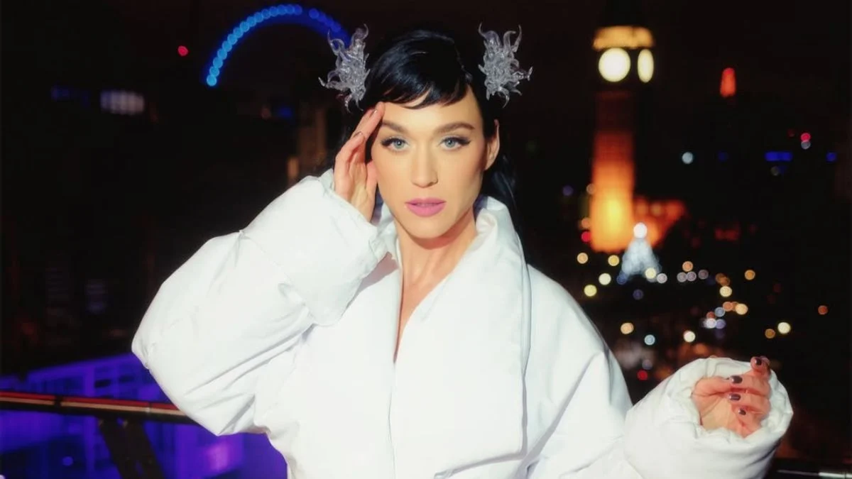 凱蒂佩芮 (Katy Perry) 準備在 2024 年“鞠躬”，穿上一件超大外套，非常適合那些早上想念床的人