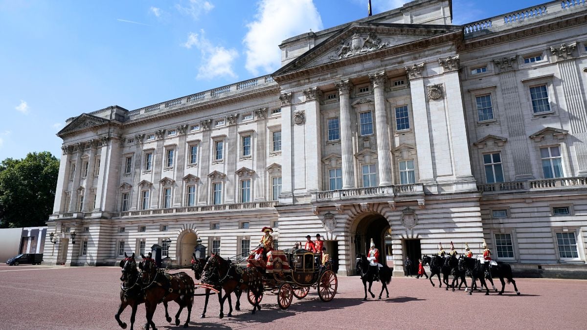 Người đàn ông nhận tội đâm vào cổng Cung điện Buckingham và gây thiệt hại gần 30 nghìn USD