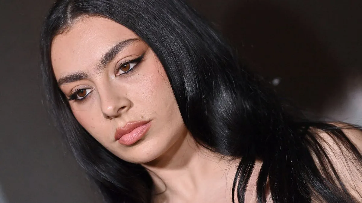 'Sự phản ứng thái quá': Những người mất nó qua thủ thuật bratty mới nhất của Charli XCX có lẽ nên đọc một cuốn sách lịch sử âm nhạc