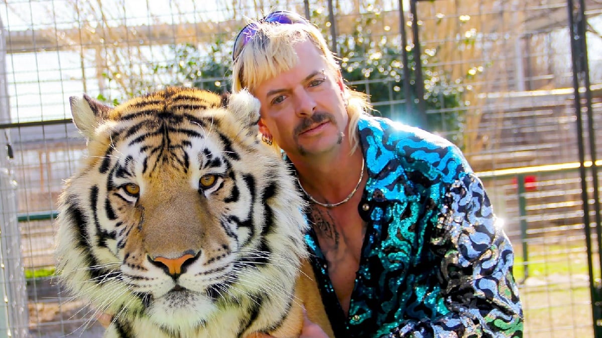 Joe Exotic của 'Tiger King' nhắc nhở Trump và Biden rằng họ 'đã quên' anh ấy trong các quyết định ân xá