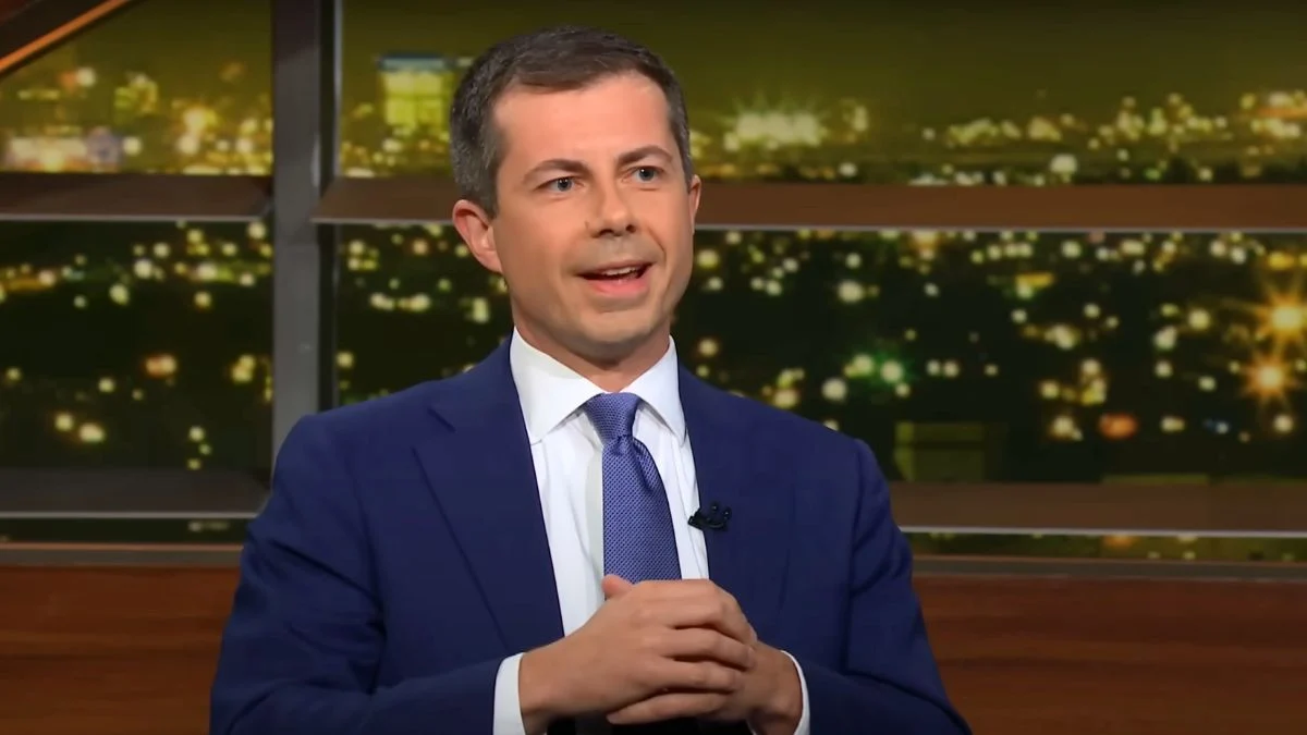 Pete Buttigieg kỷ niệm một điều tích cực khi ra khỏi vụ tai nạn đồng bằng ở Canada